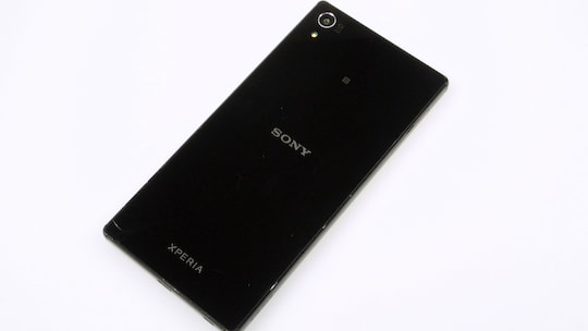 Rckseite des Sony Xperia Z5 Premium im Test