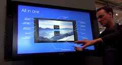 Surface Hub: 55-Zoll-Tablet ist an Wandhalterung befestigt 