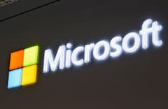 Microsoft hat seinen Chatbot Tay abgeschaltet, nachdem sich die Software als anfllig fr rassistische und sexistische Vorurteile erwiesen hat.