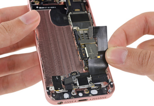 Die einzelnen Komponenten des Apple iPhone SE