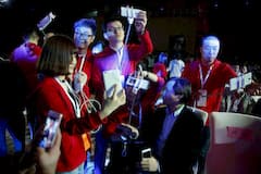 Xiaomi-Fans machen Fotos von Xiaomi-CEO Lei Jun.