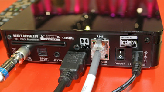 Ein Blick auf die Anschlsse des DVB-T2-Receiver UFT 930 von Kathrein