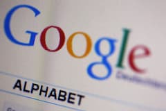 Der Begriff "Alphabet" wird in das Suchfenster von Google eingegeben.
