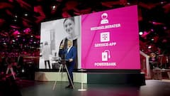 Telekom-Deutschland-Chef Niek Jan van Damme prsentiert den neuen Service im Telekom-Shop: Kostenlose Akkus