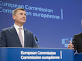 Die fr Roaming zustndigen EU-Kommissare Andrus Ansip und Gnther ttinger