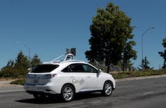 Ein selbstfahrendes Auto mit der Technik von Google (Symbolfoto)