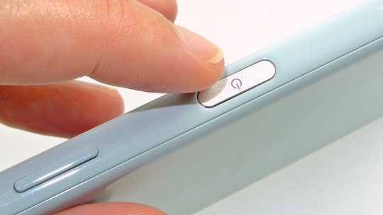 Der Fingerabdruckscanner beim Sony Xepria X Compact im Test