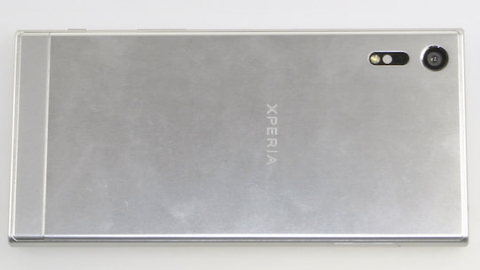 Rckseite des Sony Xperia XZ im Test