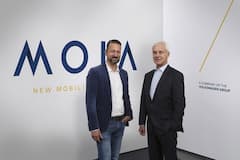 Matthias Mller (r), der Vorstandsvorsitzende der Volkswagen AG, zusammen mit dem VW-Manager Ole Harms, der die neue Mobilittsmarke Moia leiten soll.