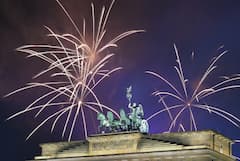 Das Feuerwerk am Brandenburger Tor - Bilder und Videos davon wurden sicherlich tausendfach per WhatsApp verschickt.