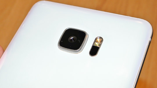 12-Megapixel-Kamera auf der Rckseite des HTC U Ultra