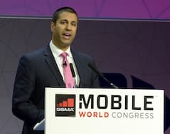 Der neue Chef der US-Telekomaufsicht FCC, Ajit Pai, spricht am 28.02.2017 auf dem Mobile World Congress in Barcelona (Spanien).