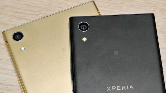 Die Rckseite und Kamera des Sony Xperia XA1 und Ultra im Vergleich