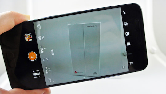 Ein Blick auf die Kamera-App mit Profi-Modus des Huawei P10.