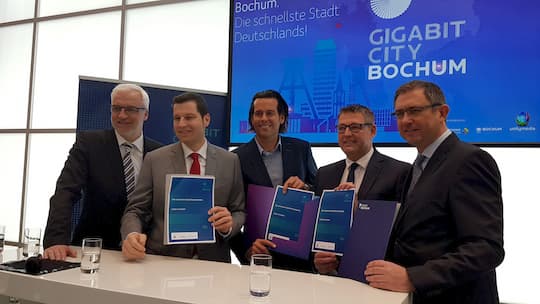 Prsentation der Vertrge zur Initiative "Gigabit-City Bochum" auf der CeBIT 2017