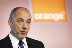 Orange-CEO Stephane Richard, im Hintergrund das Orange-Logo.