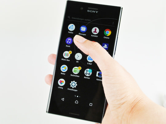 Sony Xperia XZ Premium lsst sich im Test schwer einhndig bedienen