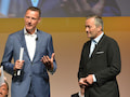 Hannes Ametsreiter (rechts) und Niek Jan van Damme im Gesprch mit Moderator Claus Strunz.