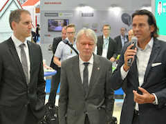 Unitymedia-Chef Lutz Schler (rechts) spricht ber die Analog-TV-Abschaltung