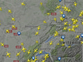 Screenshots von Flugverfolgung (Mitte) und Flightradar24