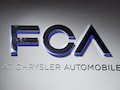 Ein Fiat Chrysler Automobiles (FCA) Logo, aufgenommen am 12.01.2016 beim zweiten Pressetag bei der der North American International Auto Show (NAIAS) in Detroit (Michigan).