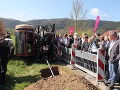 Im Landkreis Neuwied demonstriert die Telekom das Splbohrverfahren