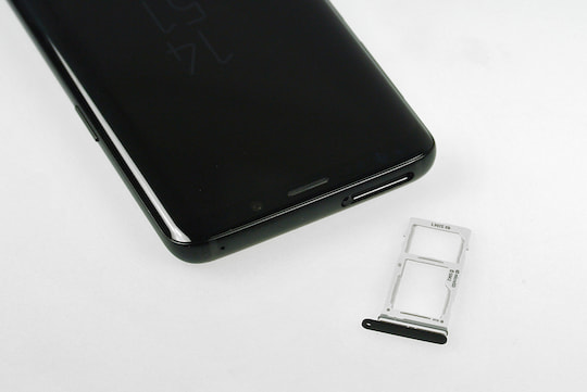 Oberseite des Samsung Galaxy S9 mit SIM-Karten-Schacht