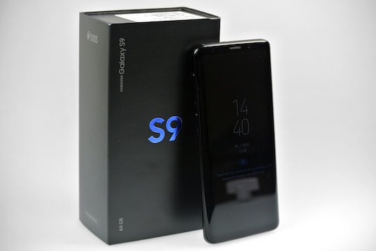 Samsung Galaxy S9 mit Verpackung