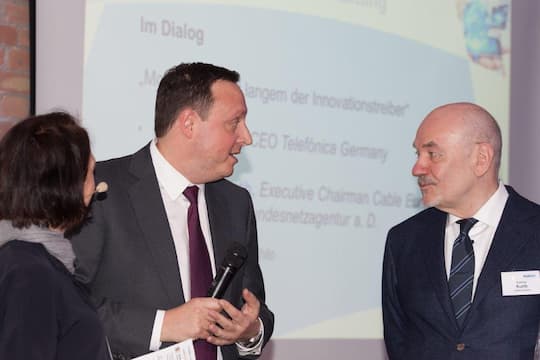Im Gesprch: Markus Haas (CEO Telefonica-o2, Mitte), Matthias Kurth (Ex-Prsident BNetzA, rechts)
