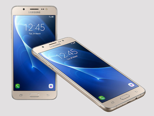 Samsung Galaxy J5 (links) und Galaxy J7 (2016).