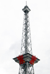 Der Berliner Funkturm ist das Wahrzeichen der "internationalen Berliner Funkausstellung", die heute kurz IFA heit und auch ihren 100. Geburtstag an gleicher Stelle feiern wird.
