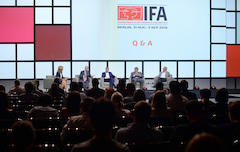 Zufriedene Gesichter bei der Erffnungspressekonferenz zur IFA2018 in Berlin.