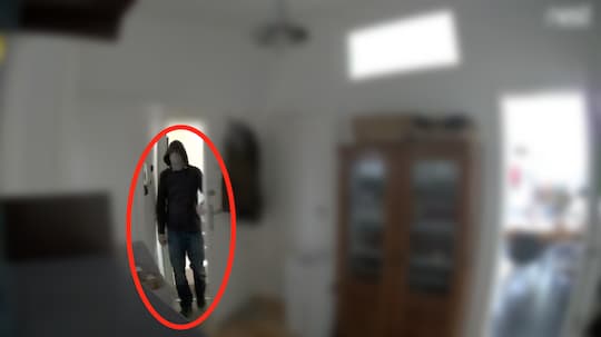 Ausschnitt aus einem Video-Clip, in dem ein "Einbrecher" zu sehen ist.