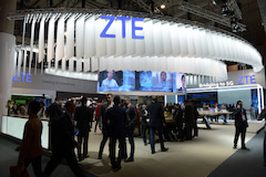 Der chinesische Netzausrster ZTE ist in stndigem Wettbewerb mit Huawei. In Deutschland konnte er seine Leistungsfhigkeit im E-Plus-Netz (Mobilfunk) beweisen, aktuell ist ZTE im Festnetz von NetCologne aktiv.