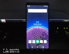 Das Bild ist noch etwas pixelig, dafr steht schon 5G oben rechts im Display. Offizielles Pressebild des ZTE Axon Pro 9, das wohl das erste kommerzielle 5G-Smartphone von ZTE werden soll.