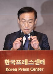 Kim Ki Nam, Prsident und CEO von Samsung Electronics, entschuldigt sich bei Opfern von Berufskrankheiten und deren Familienangehrigen fr Todes- und Krankheitsflle
