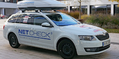Neben den Fugngern fuhren auch Testautos von Net Check fr Chip durch Deutschland. Die Technik ist in der Dachbox.