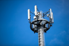 Der Staat sollte die Aufsicht ber die Netzbetreiber verbessern (Bild: Mobilfunkmast).