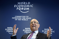 Der Professor fr Okonomie, Klaus Schwab, ist der Grnder des Weltwirtschaftsforums in Davos.