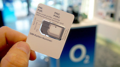 Wie schon zuvor die Telekom, reduziert jetzt auch o2 seine SIM-Karten-Trger auf halbe Gre.