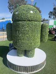 Arbeitet dieser Google-Android vielleicht an einem faltbaren Smartphone?