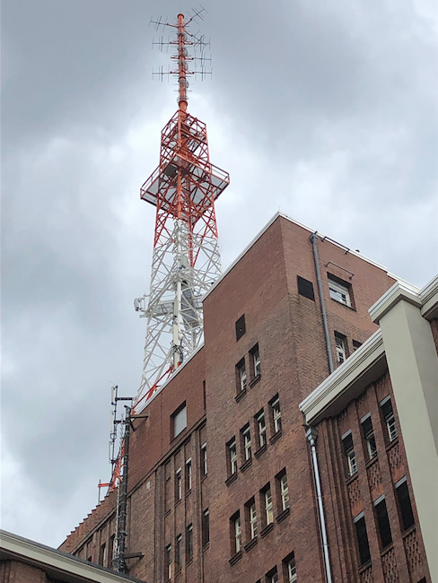 Die "Mutter aller 5G-Sender", der erste aktive 5G-Sender der Telekom in der Winterfeldtstrae in Berlin-Schneberg