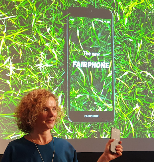 Prsentation des Fairphone 3 von Fairphone-CEO Eva Gouwens