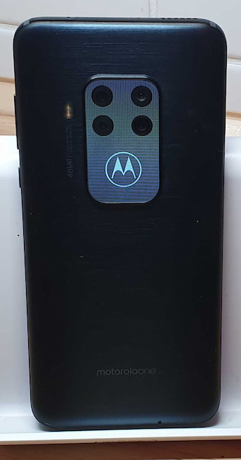 Das Motorola One Zoom sieht auch von hinten gut aus