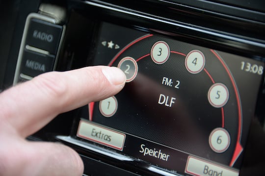 Das klassische Autoradio wird heute mehr und mehr durch Streaming-Dienste ersetzt