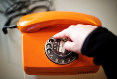 Wer kennt noch Telefone mit Whlscheibe? Mit Call-by-Call wurde der Whlvorgang zum geldsparenden dafr zeitraubenden Vergngen.