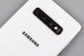 Das Samsung Galaxy S10+ in Ceramic White