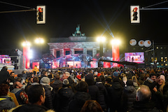 Berlin, war der Hhepunkt der Internetaktivitten zum Jahreswechsel, hier vor dem Brandenburger Tor.