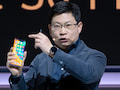 Huawei wrde doch Google-Dienste weiter nutzen wollen (im Bild: Huawei-Manager Richard Yu mit einem Mate 30 Pro)