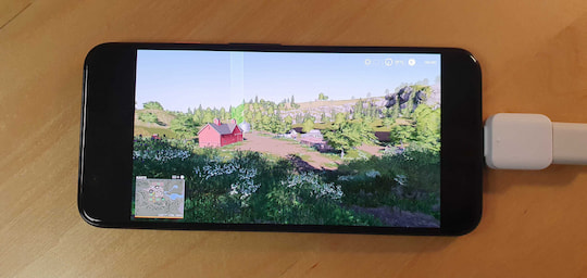 "Farming Simulator" mit breiten Balken auf einem Pixel 4